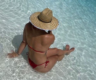 Victoria Gonzalez feet photo thumbnail