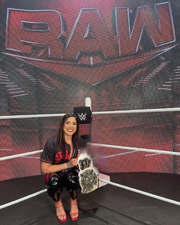 Victoria Gonzalez feet photo thumbnail