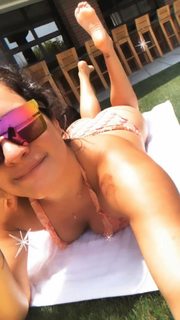 Victoria Gonzalez feet photo thumbnail