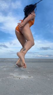 Victoria Gonzalez feet photo thumbnail