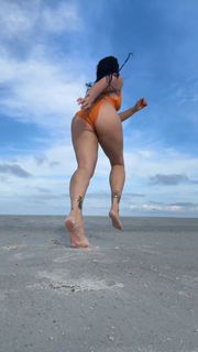 Victoria Gonzalez feet photo thumbnail