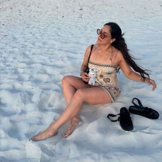 Victoria Gonzalez feet photo thumbnail