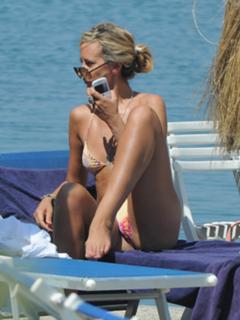 Victoria Hervey feet photo thumbnail