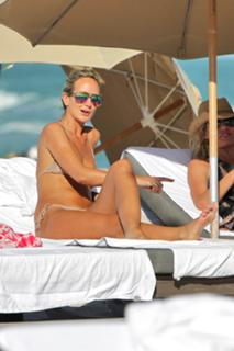 Victoria Hervey feet photo thumbnail