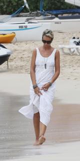 Victoria Hervey feet photo thumbnail