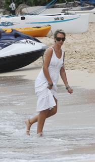 Victoria Hervey feet photo thumbnail