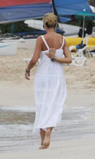 Victoria Hervey feet photo thumbnail