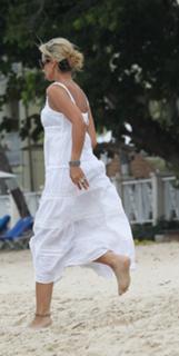 Victoria Hervey feet photo thumbnail