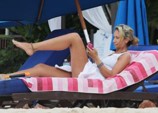 Victoria Hervey feet photo thumbnail