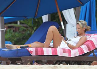 Victoria Hervey feet photo thumbnail