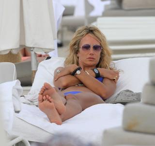 Victoria Hervey feet photo thumbnail