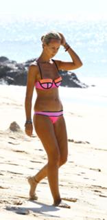 Victoria Hervey feet photo thumbnail