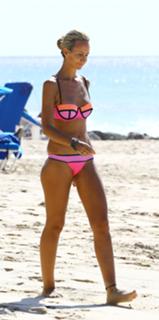 Victoria Hervey feet photo thumbnail