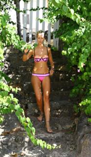 Victoria Hervey feet photo thumbnail