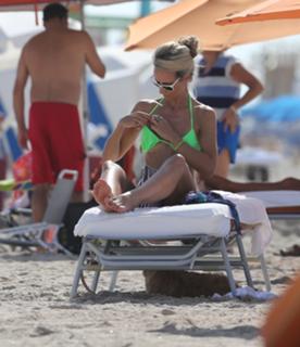 Victoria Hervey feet photo thumbnail