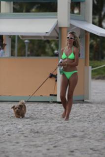 Victoria Hervey feet photo thumbnail