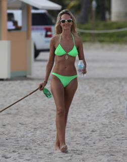 Victoria Hervey feet photo thumbnail