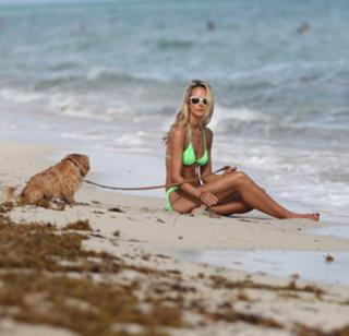 Victoria Hervey feet photo thumbnail