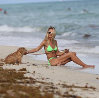 Victoria Hervey feet photo thumbnail