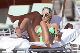 Victoria Hervey feet photo thumbnail