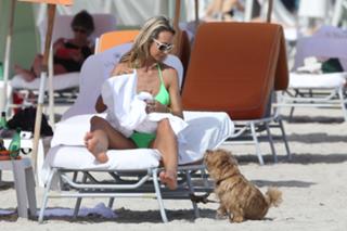 Victoria Hervey feet photo thumbnail