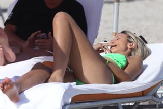 Victoria Hervey feet photo thumbnail