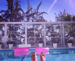 Victoria Hervey feet photo thumbnail