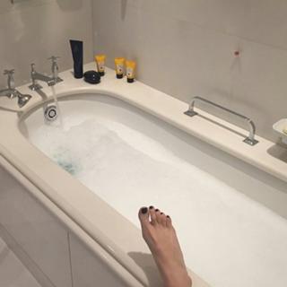 Victoria Hervey feet photo thumbnail