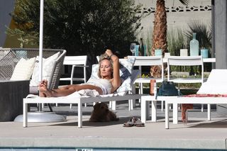 Victoria Hervey feet photo thumbnail