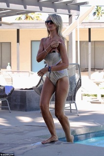 Victoria Hervey feet photo thumbnail
