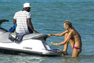 Victoria Hervey feet photo thumbnail