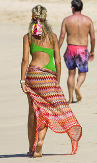 Victoria Hervey feet photo thumbnail