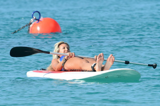 Victoria Hervey feet photo thumbnail