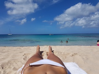 Victoria Hervey feet photo thumbnail