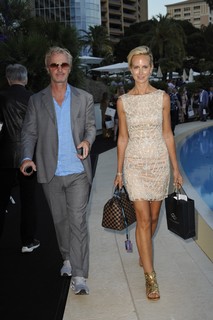 Victoria Hervey feet photo thumbnail