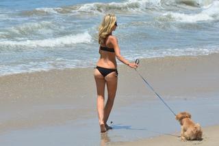 Victoria Hervey feet photo thumbnail