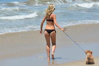 Victoria Hervey feet photo thumbnail