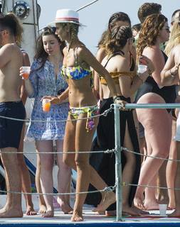 Victoria Hervey feet photo thumbnail