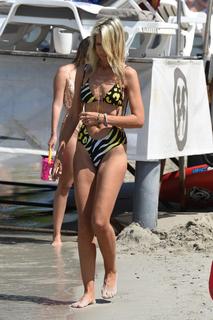 Victoria Hervey feet photo thumbnail