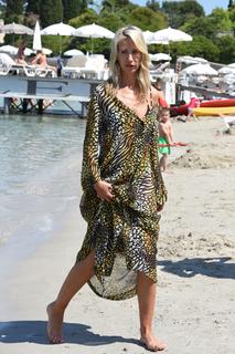 Victoria Hervey feet photo thumbnail