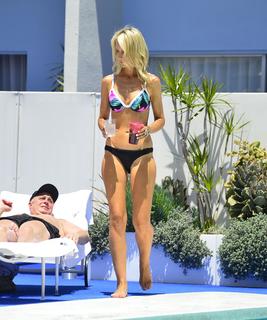 Victoria Hervey feet photo thumbnail