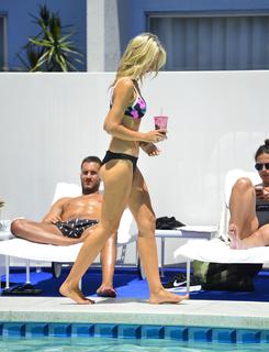 Victoria Hervey feet photo thumbnail