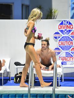 Victoria Hervey feet photo thumbnail