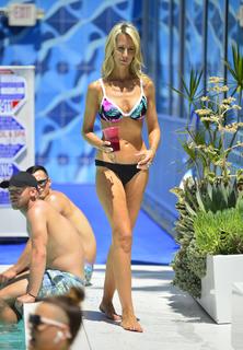 Victoria Hervey feet photo thumbnail