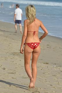 Victoria Hervey feet photo thumbnail