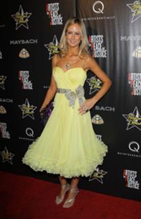 Victoria Hervey feet photo thumbnail