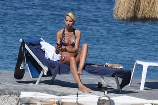 Victoria Hervey feet photo thumbnail