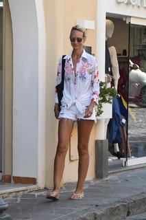 Victoria Hervey feet photo thumbnail