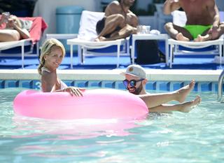 Victoria Hervey feet photo thumbnail