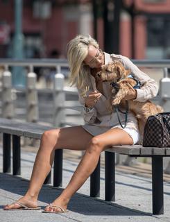 Victoria Hervey feet photo thumbnail